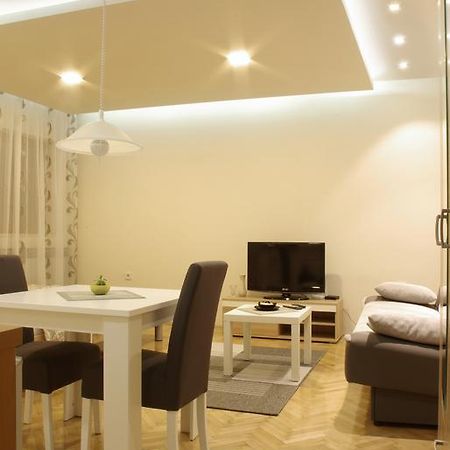 Square Studio Apartment Nis Luaran gambar