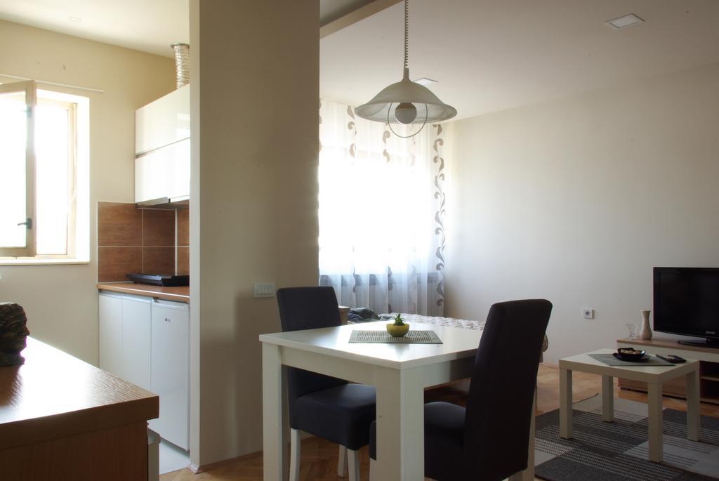 Square Studio Apartment Nis Luaran gambar
