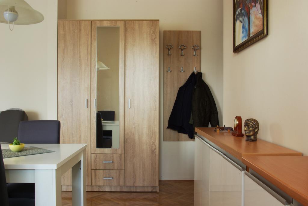 Square Studio Apartment Nis Luaran gambar