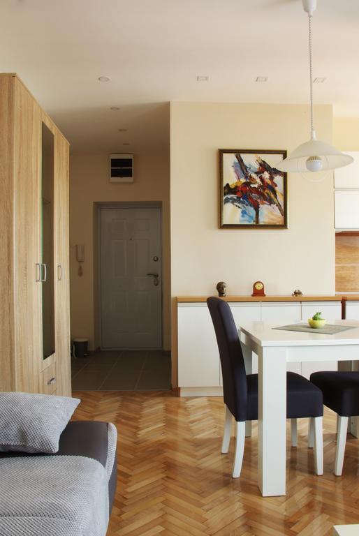 Square Studio Apartment Nis Luaran gambar