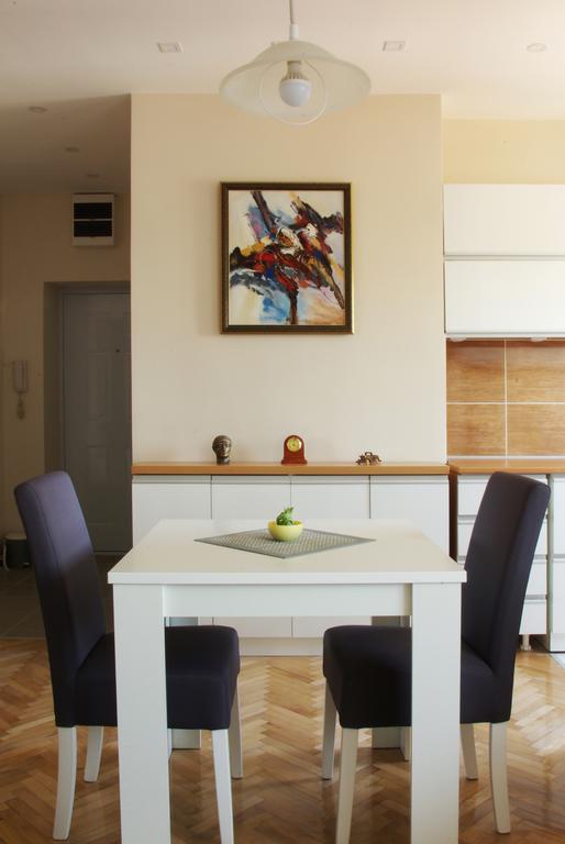 Square Studio Apartment Nis Luaran gambar
