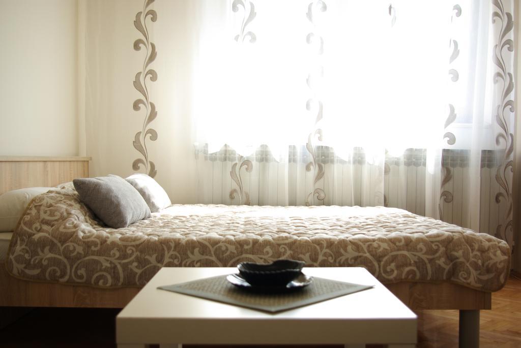 Square Studio Apartment Nis Luaran gambar