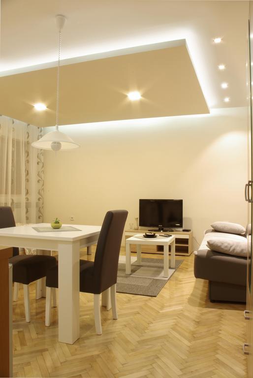 Square Studio Apartment Nis Luaran gambar